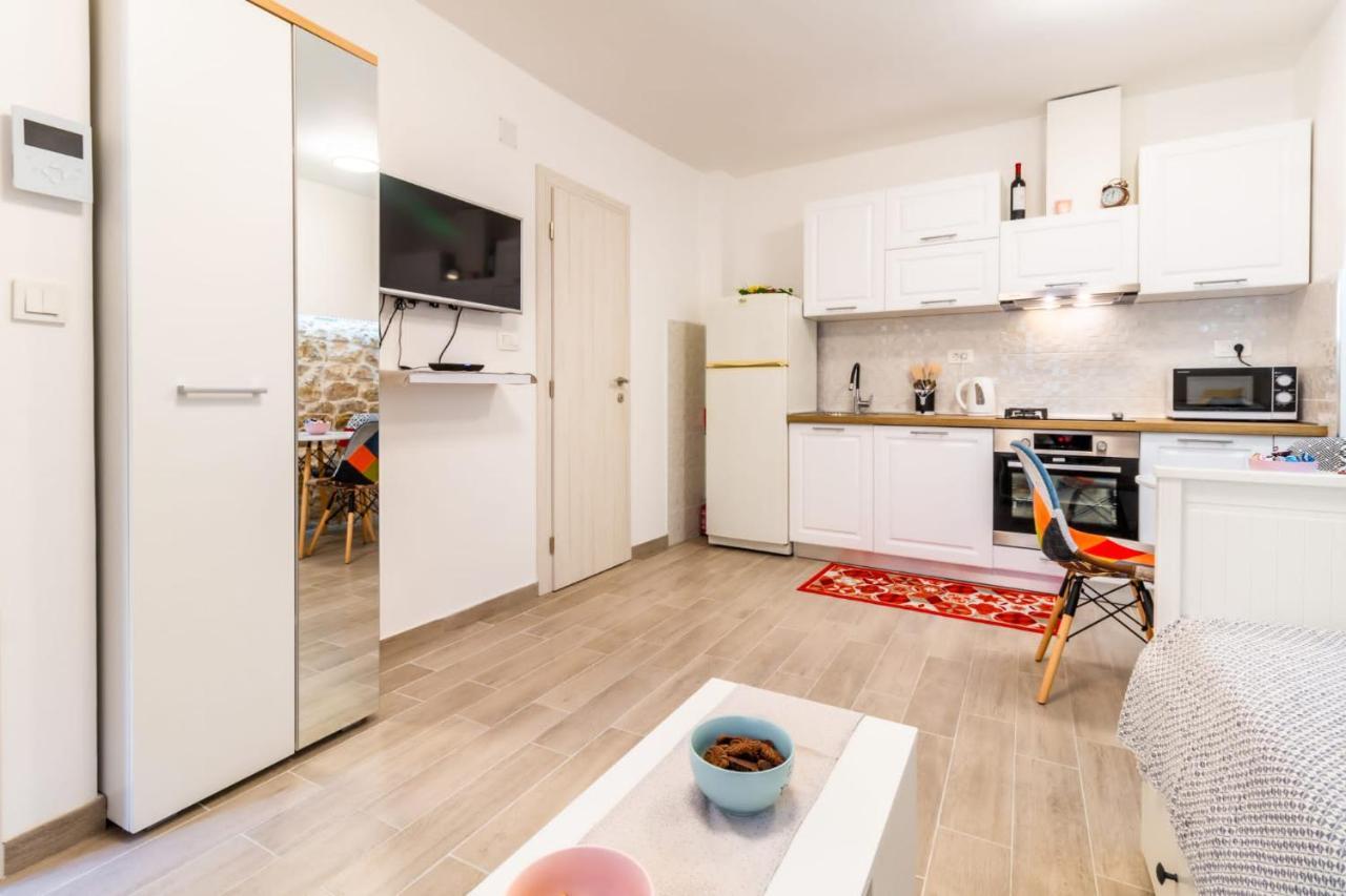 Studio Apartman Mirela Kastel Stafilic คาชเตลา ภายนอก รูปภาพ