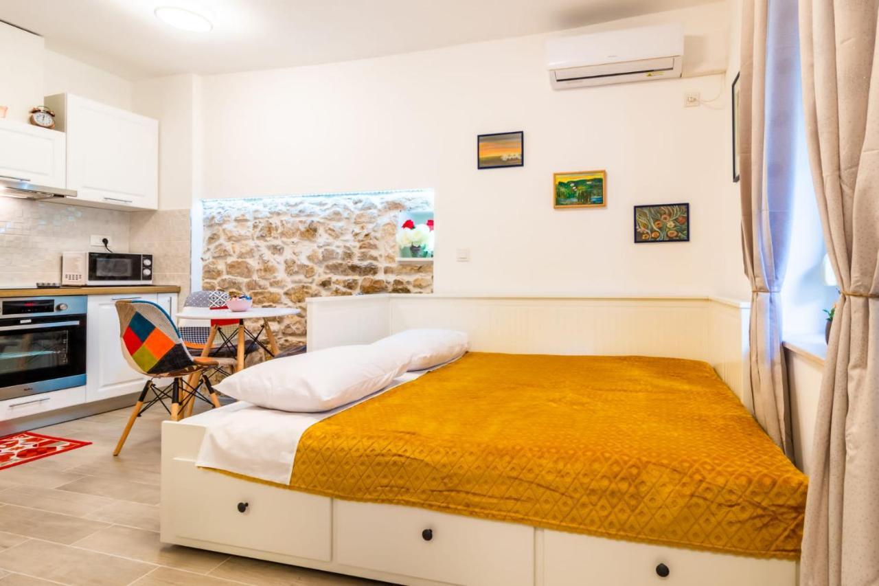 Studio Apartman Mirela Kastel Stafilic คาชเตลา ภายนอก รูปภาพ