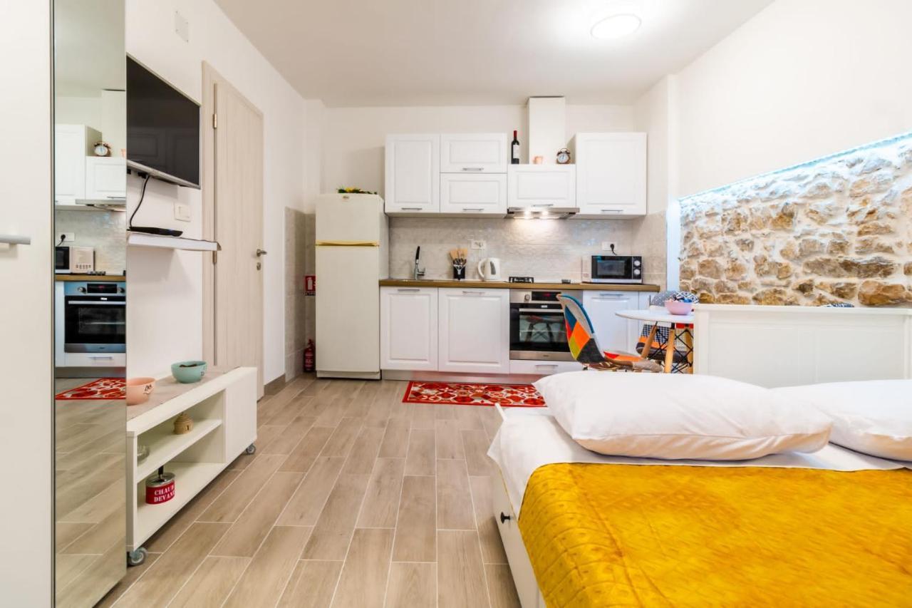 Studio Apartman Mirela Kastel Stafilic คาชเตลา ภายนอก รูปภาพ