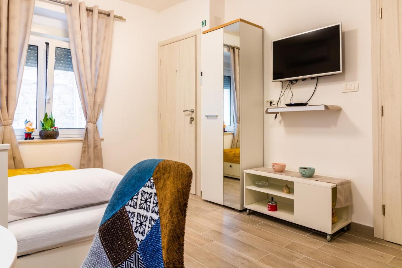 Studio Apartman Mirela Kastel Stafilic คาชเตลา ภายนอก รูปภาพ