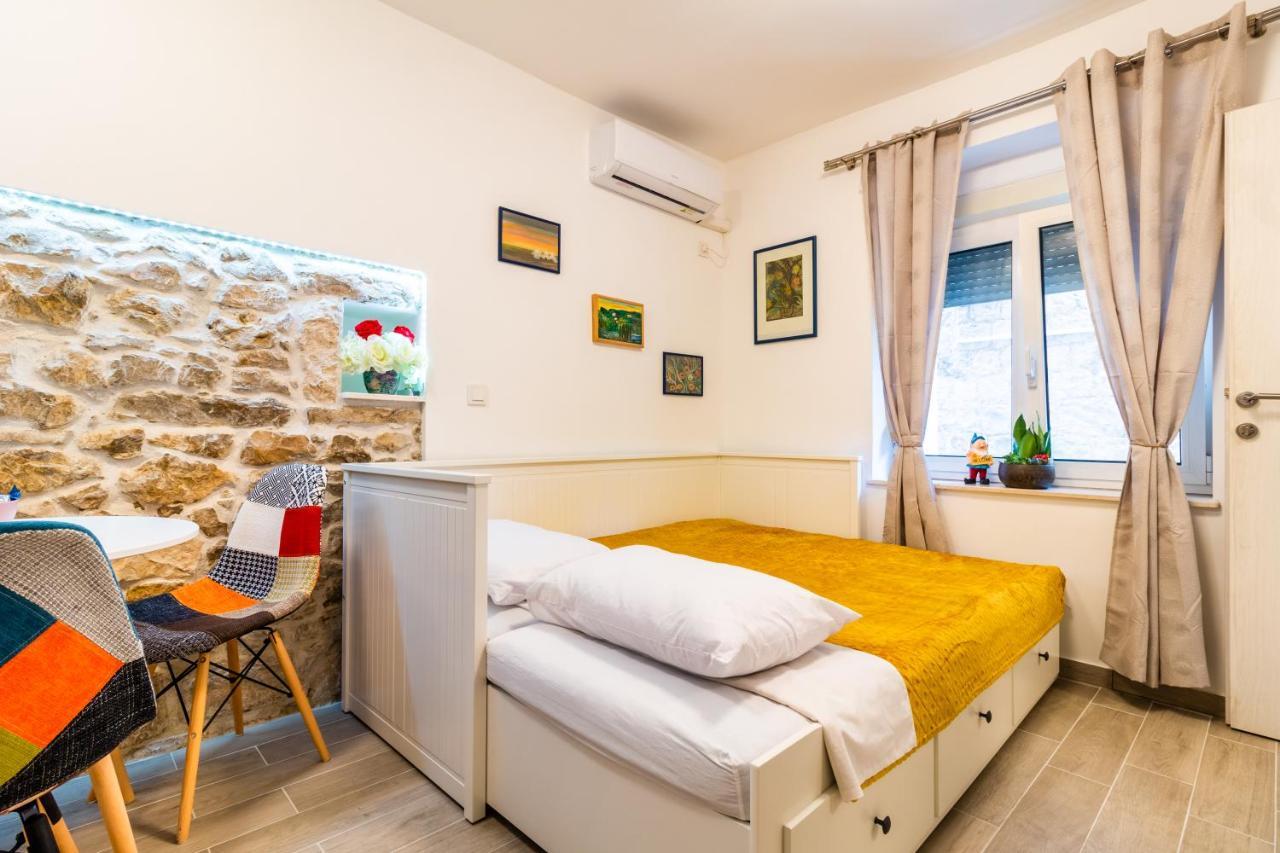 Studio Apartman Mirela Kastel Stafilic คาชเตลา ภายนอก รูปภาพ